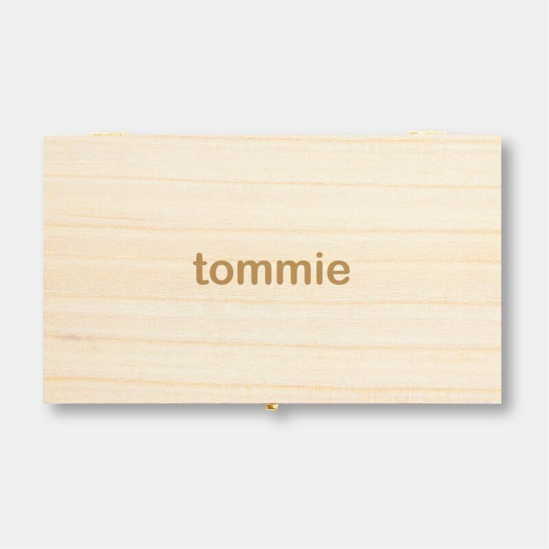 gepersonaliseerde-tekenkist-met-eigen-naam_Tekengebied 1 houten tekenkist met naam