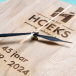 houten klok gravure logo jubileum