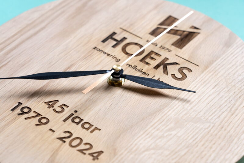 houten klok gravure logo jubileum