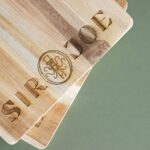Luxe houten borrelplank graveren met eigen logo