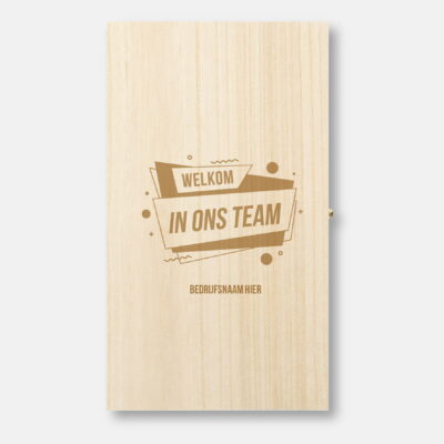 wijnkist welkom nieuwe collega staand