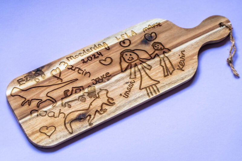 langwerpige borrelplank met kindertekening