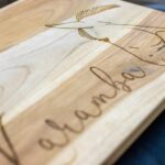 houten borrelplank graveren eigen ontwerp lasergasten paard gravure