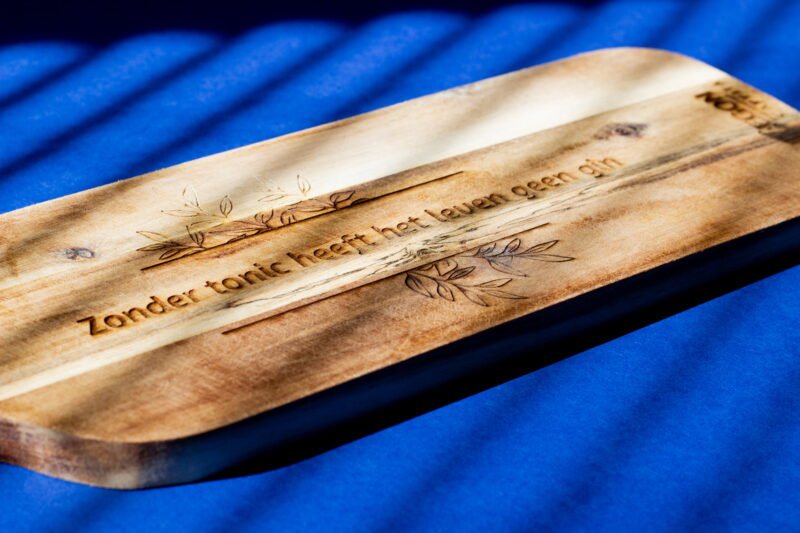 borrelplank graveren met logo 2