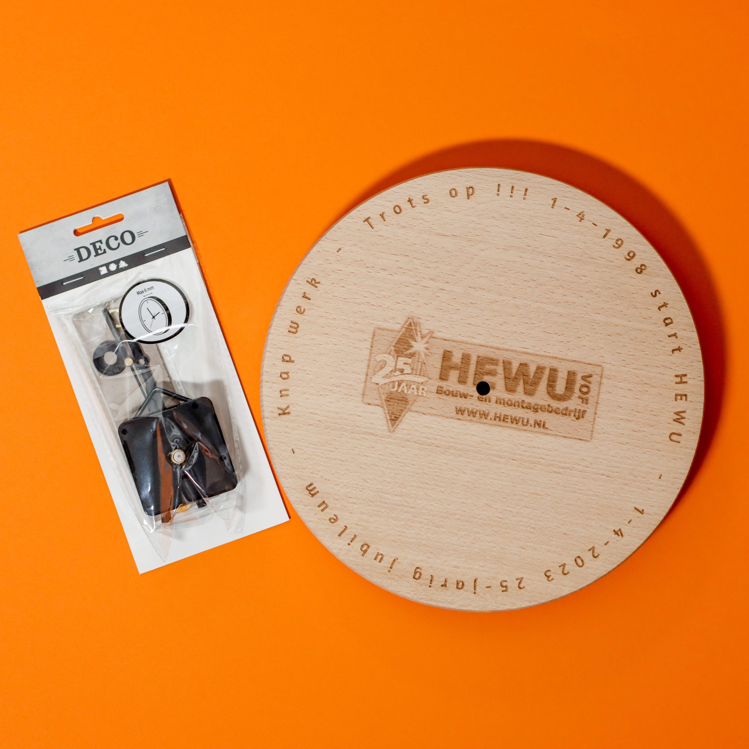 Gepersonaliseerde klok, uurwerk en wijzers.