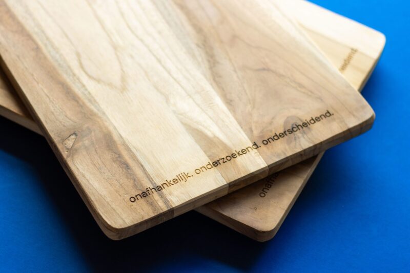 lasergasten houten teak borrelplank eigen tekst graveren