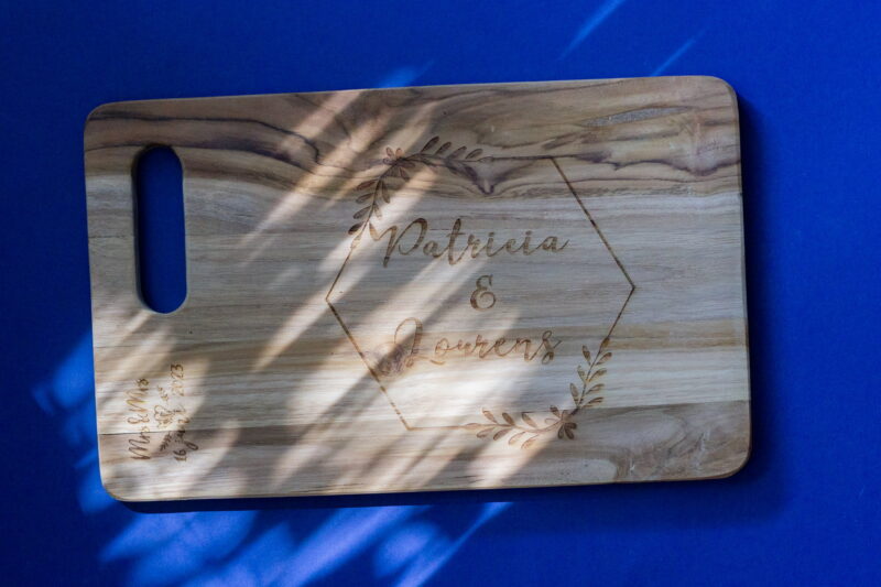 bruiloft cadeau broodplank met namen