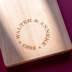 lasergasten cadeau borrelplank beuken huwelijk bruidspaar namen