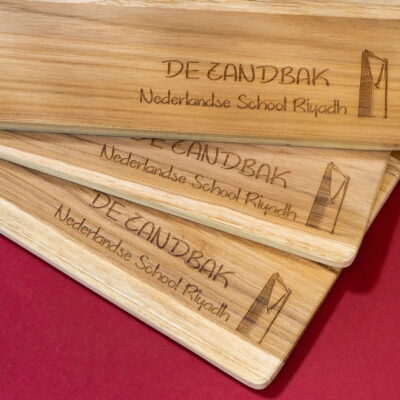 teak borrelplank logo school graveren