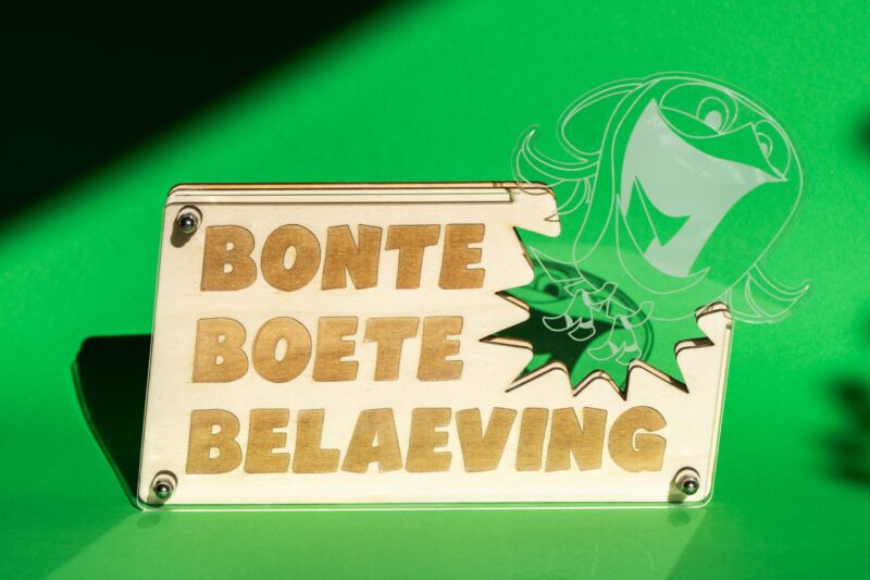 lasergasten relatiegeschenken bedankje bestuur stichting logo gravure acrylaat