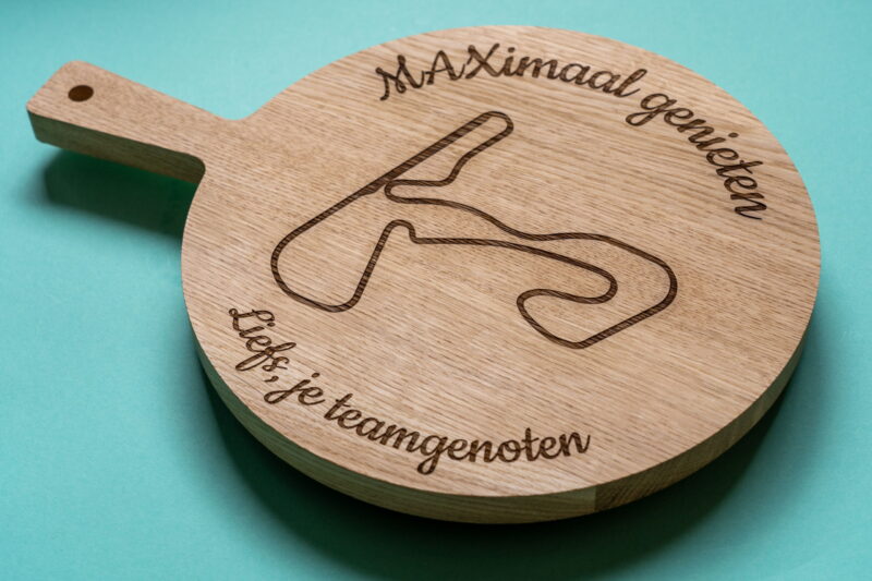lasergasten-borrelplank-rond-gravure-circuit-zandvoort-cadeau-team lasergasten borrelplank rond gravure circuit zandvoort cadeau team