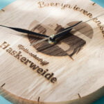 houten klok laten graveren eiken klok lasergasten 4