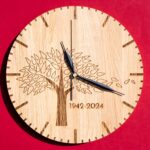 lasergasten eiken klok met gravure klok jubileum 80 jaar