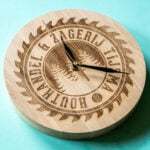 lasergasten klok met gravure logo cadeau relatiegeschenk