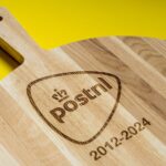 borrelplank graveren logo post nl eiken lasergasten