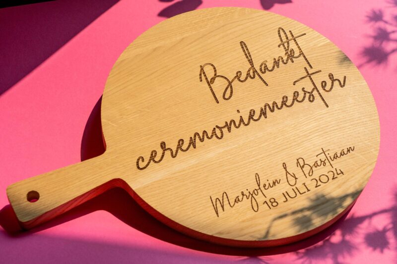 lasergasten borrelplank cadeau bruiloft huwelijk gravure borrelplank