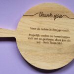 lasergasten cadeau collega bedrijf bedankje borrelplank