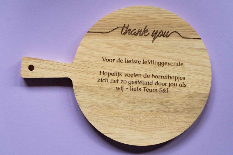 lasergasten cadeau collega bedrijf bedankje borrelplank
