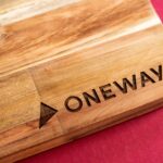 lasergasten grote borrelplank met gravure logo bedrijf