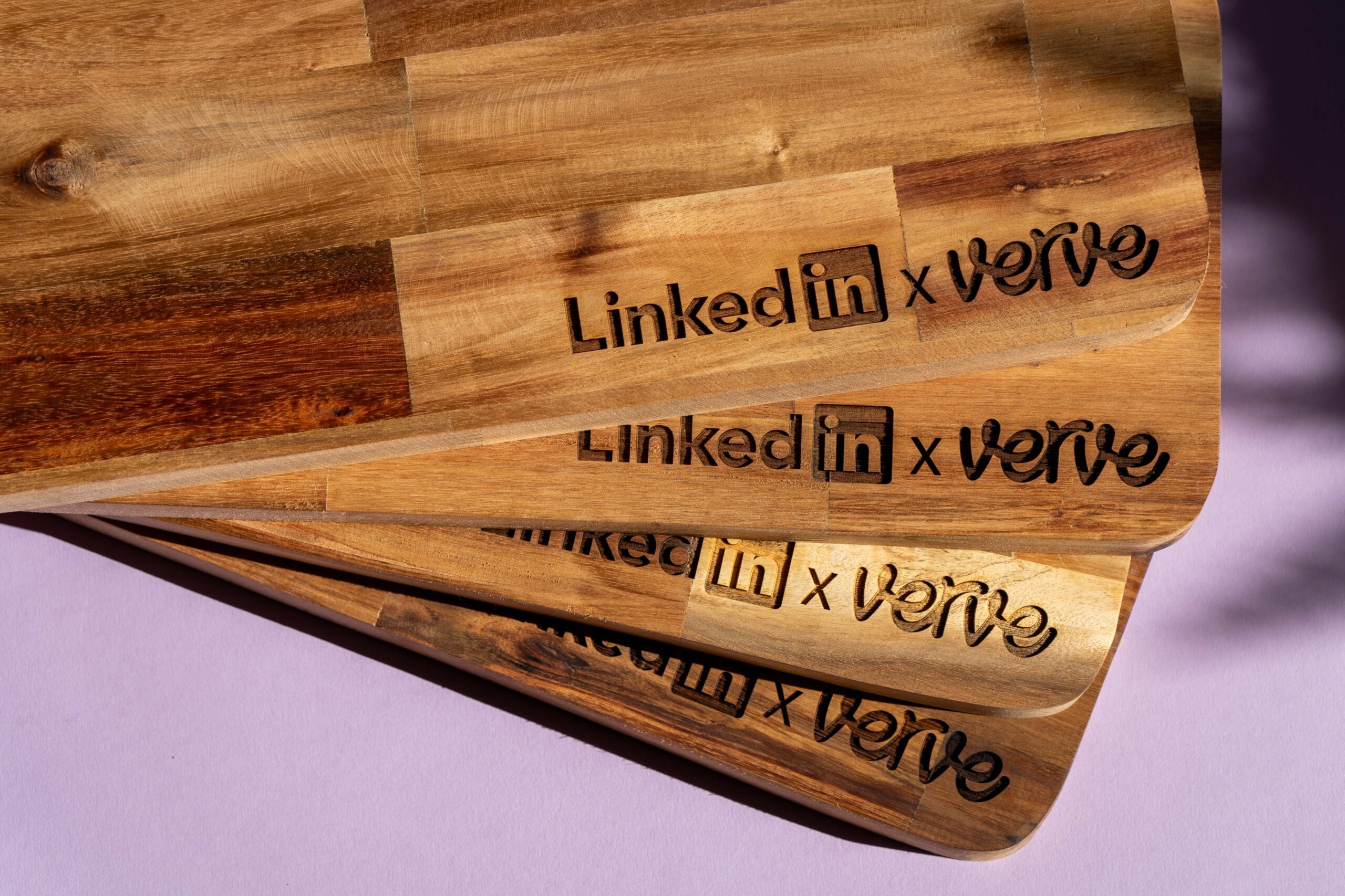 lasergasten linkedin gravure logo xl borrelplank kerstpakket