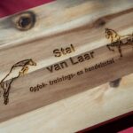 lasergasten logo gravure acacia hout