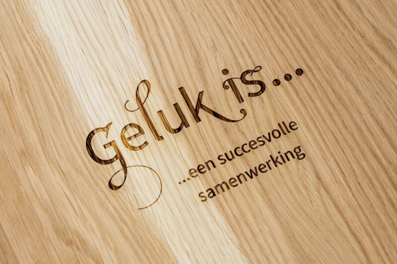 lasergasten relatiegeschenk gepersonaliseerd cadeau borrelplank