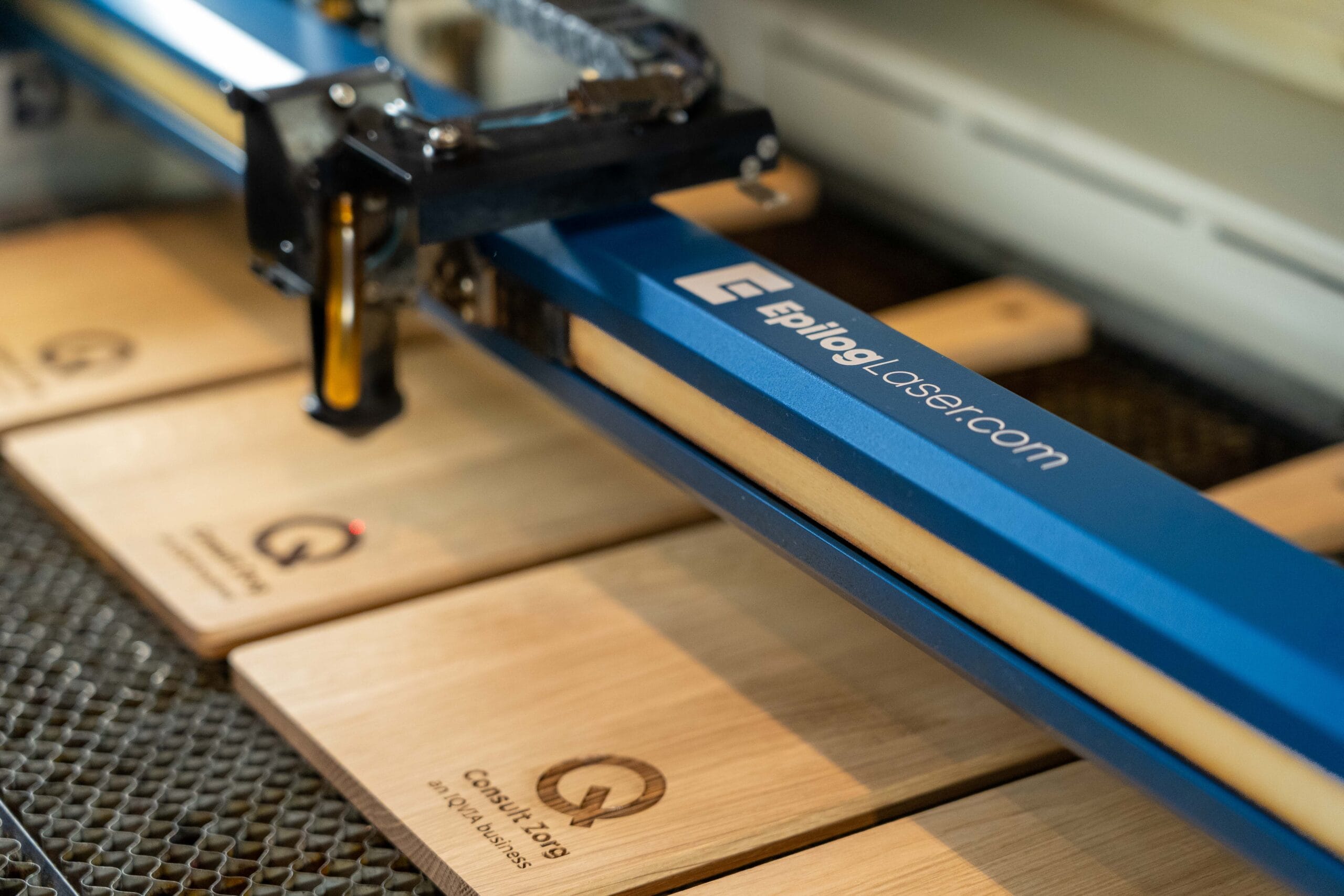 lasergasten epilog lasermachine borrelplanken bedrijven