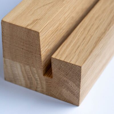 Eikenhouten LP standaard zijkant met groef voor dubbele vinyl hoes - platenstandaard Lasergasten