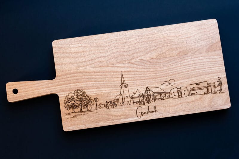 Eikenhouten borrelplank met gegraveerde skyline van Amsterdam - Amsterdams cadeau Lasergasten