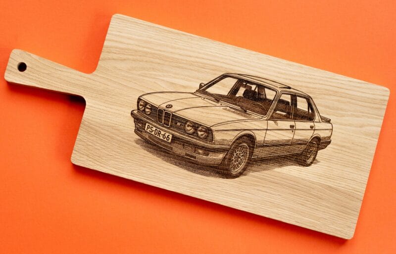 eiken borrelplank gravure auto chatgpt ontwerp lijntekening