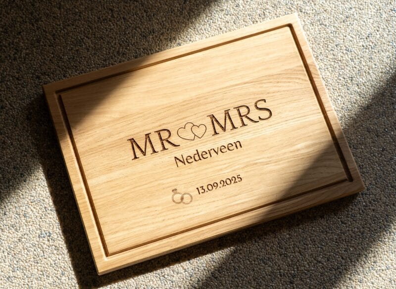 lasergasten bruiloft cadeau mr mrs trouwerij borrelplank gravure